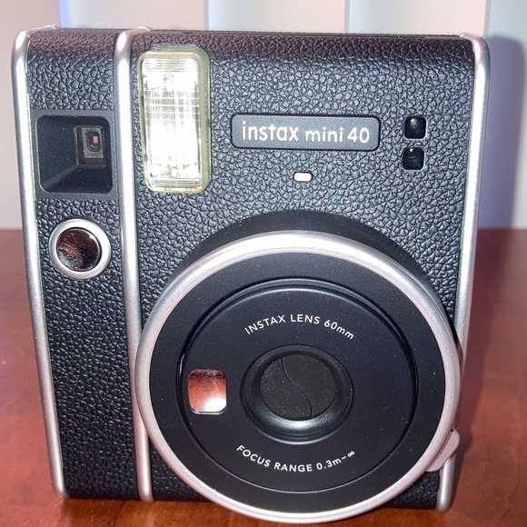 Barely Used Fujifilm Instax Mini 40 Instant Camera - Black - Picture 2 of 10